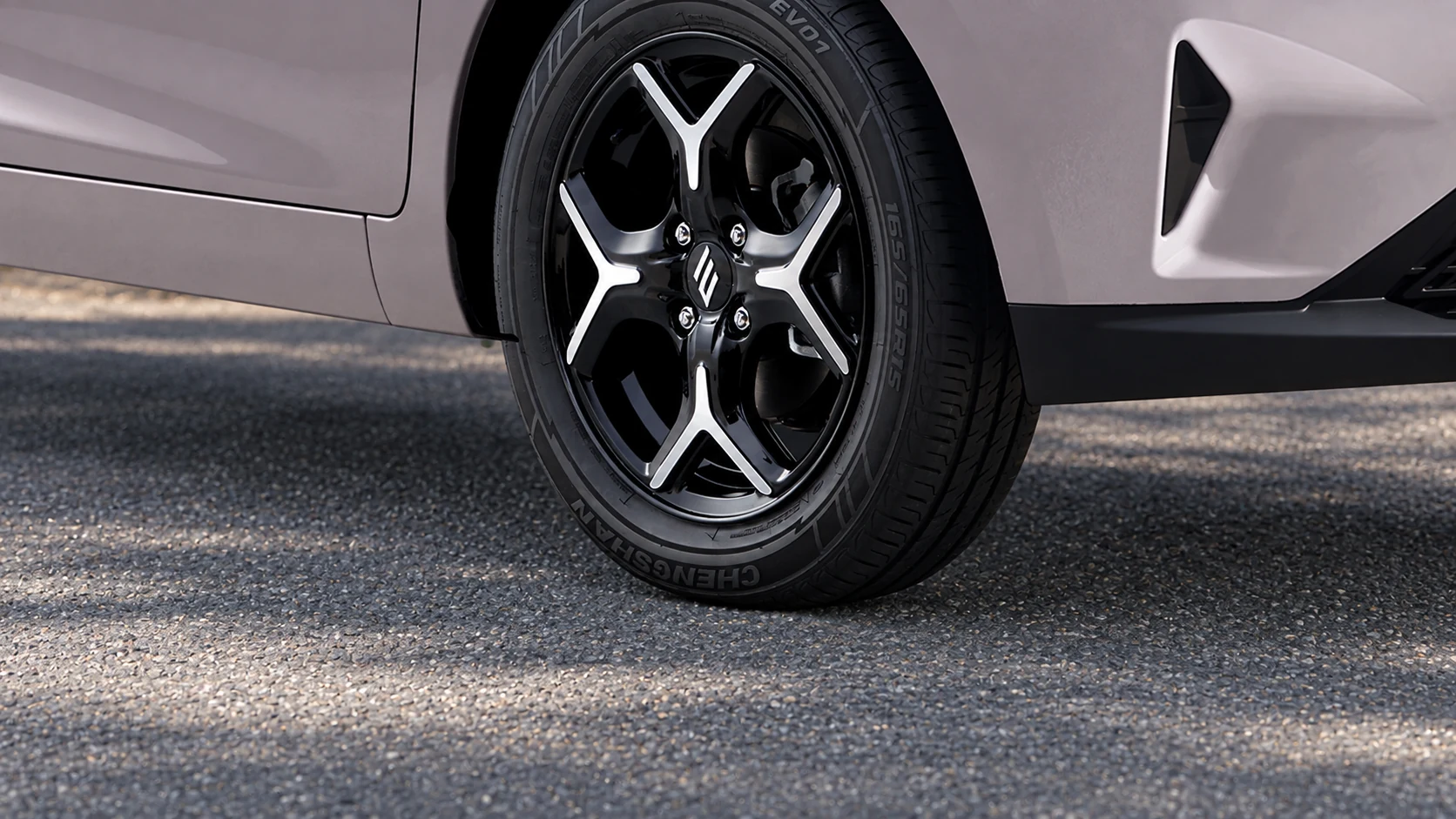 Close-up of the JMEV EV3 black and silver alloy wheel